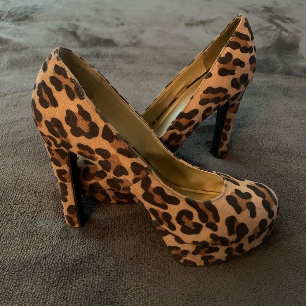 Mossimo leopard print heels NWOT